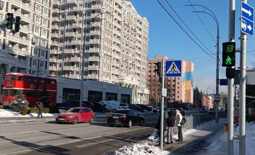 В Голосеевском районе столицы заработал новый безбарьерный светофор