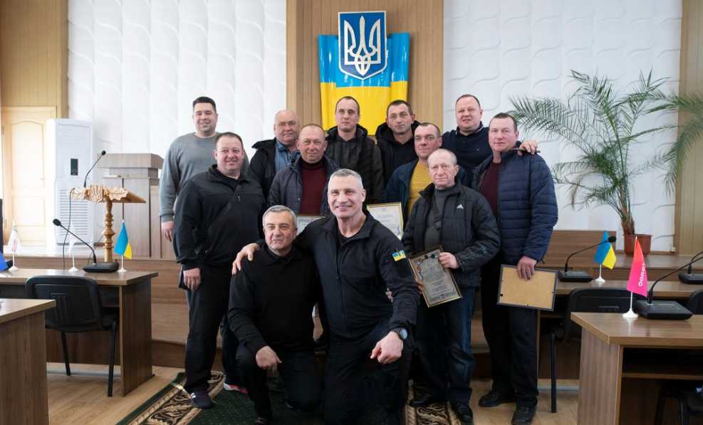 Мэр Киева вручил благодарности от столицы коммунальщикам из Дубно