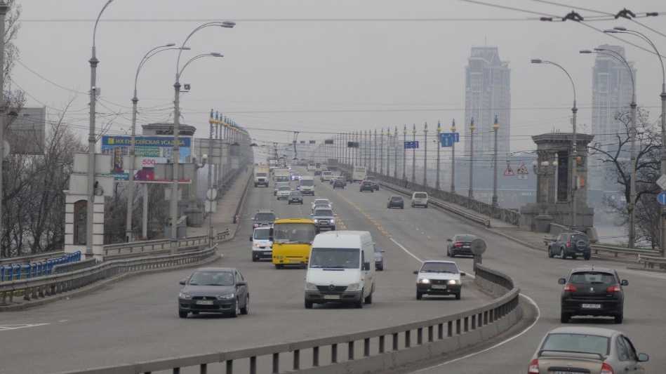 На мосту Патона ліквідували аварію на тепломережі