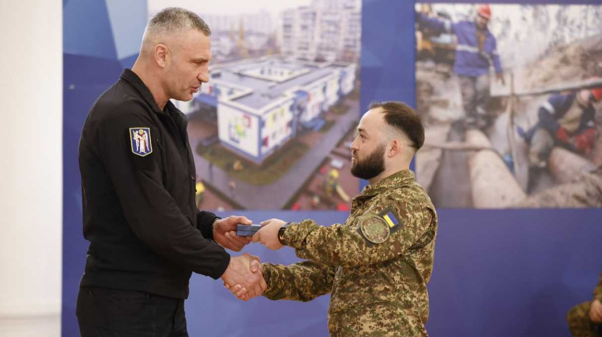 Кличко поздравил военных с 12-й годовщиной создания Национальной гвардии Украины и вручил им награды от столицы