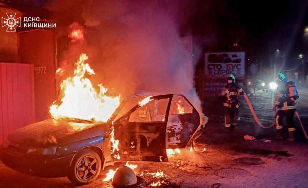 В Киевской области сгорел автобус и легковой автомобиль