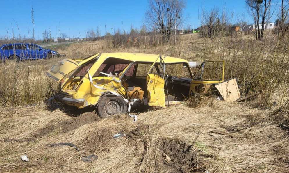 Недалеко от поселка Иванков в Киевской области произошла авария: автомобили превратились в металлолом