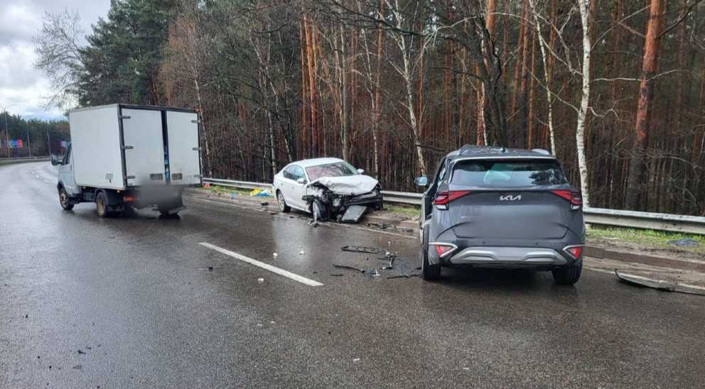 На трассе в Вишгород столкнулись четыре автомобиля
