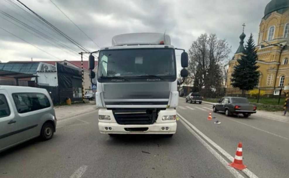 В Киевской области грузовик насмерть сбил мужчину на пешеходном переходе