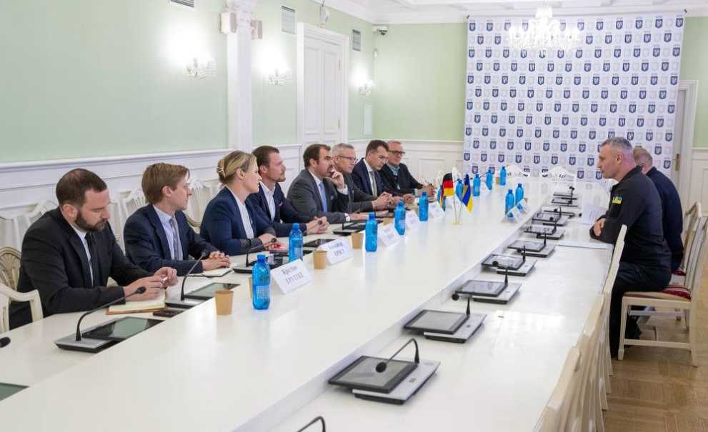 Віталій Кличко обговорив з Держміністром МЗС Німеччини ситуацію в Києві