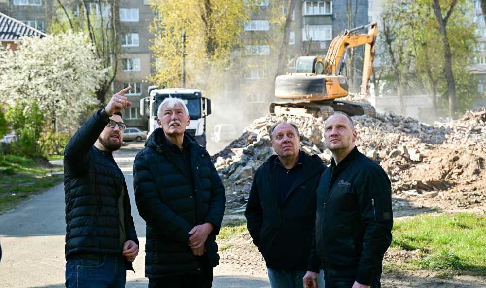 В Святошинском районе восстанавливают более 300 домов, повреждённых в результате обстрелов