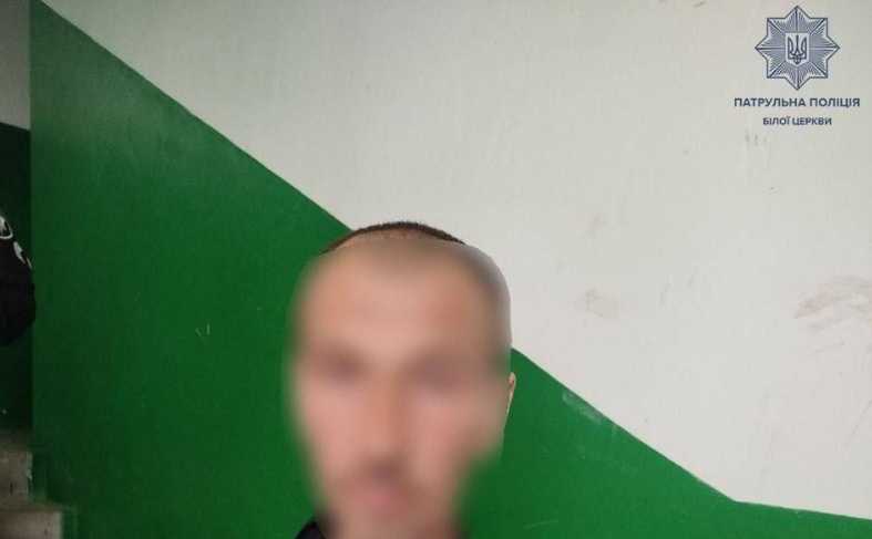 В Киевской области рецидивист с ножом напал на мужчину в лифте