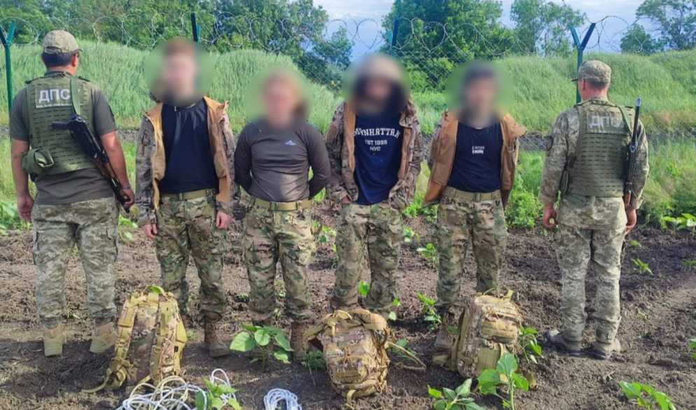 В камуфляже и с кусачками: в Одесской области задержали четверых уклонистов из Киева