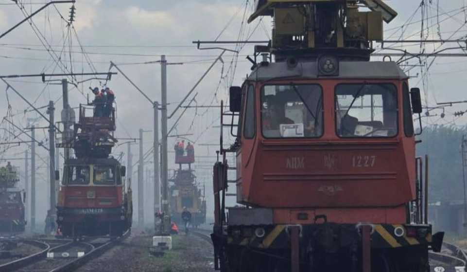 В Киевской области возобновили движение поездов после удара со стороны России