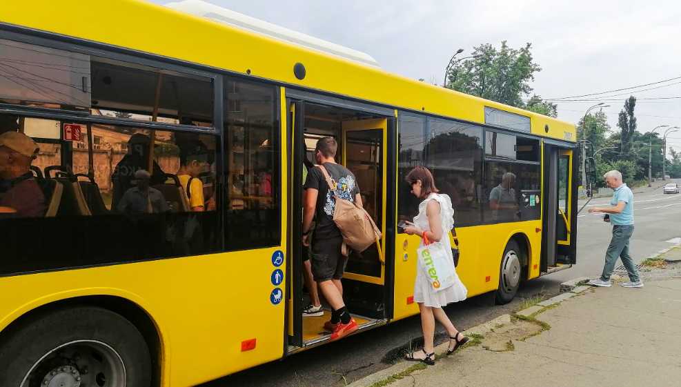 В Киеве 7 июля два автобуса будут курсировать с изменениями в маршрутах