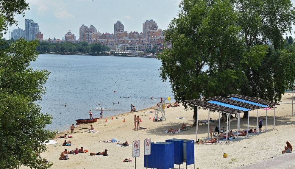 У Києві перевірили воду на пляжах: де можна купатися
