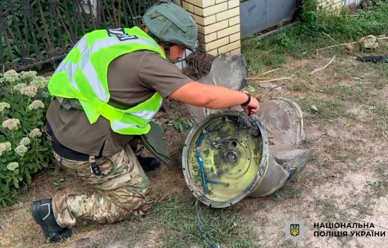 Среди домов в Дарницком районе обнаружили боевую часть ракеты С-400