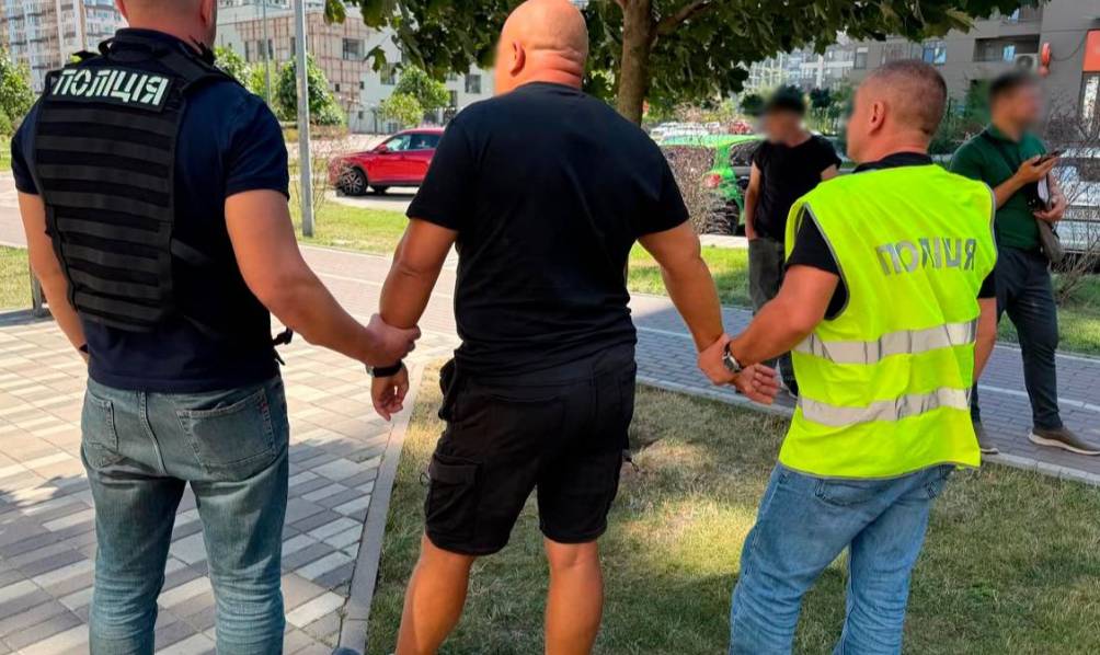 «Отсрочка по дешевке»: двое мошенников за 1500 долларов предлагали фиктивное «поступление» в вуз в Киеве