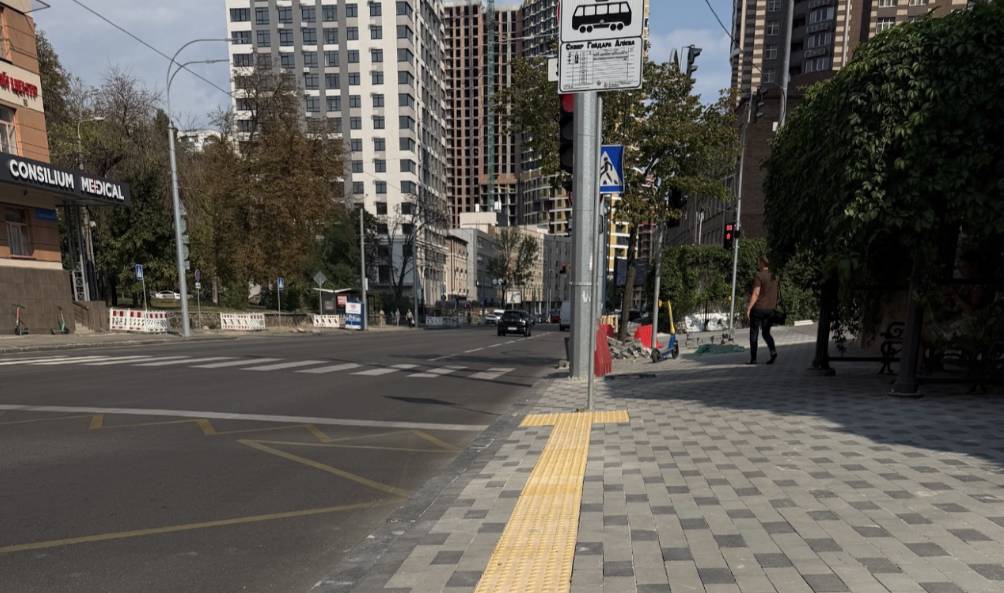 В Киеве ремонтируют дороги с учетом принципа безбарьерности