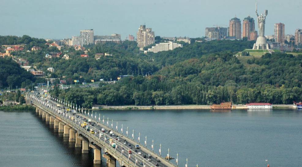 Мост Патона частично перекроют в выходные дни