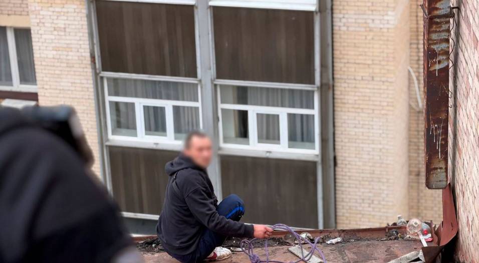 Чоловік хотів стрибнути з даху будинку біля Майдану Незалежності