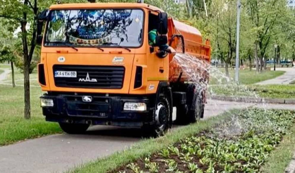 Многолетние цветы украсили Деснянский район