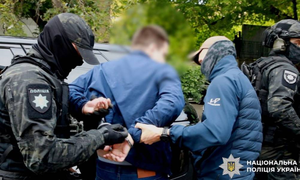 В Киеве задержали «чиновника НАБУ» с сотнями тысяч долларов