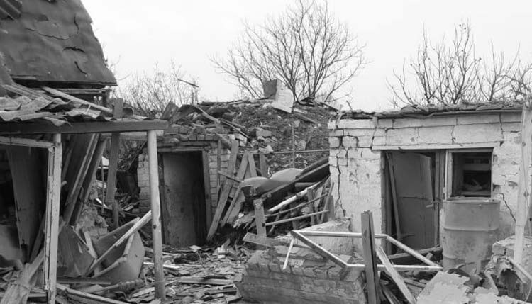 В Киевской области обломки сбитой российской ракеты повредили крышу дома
