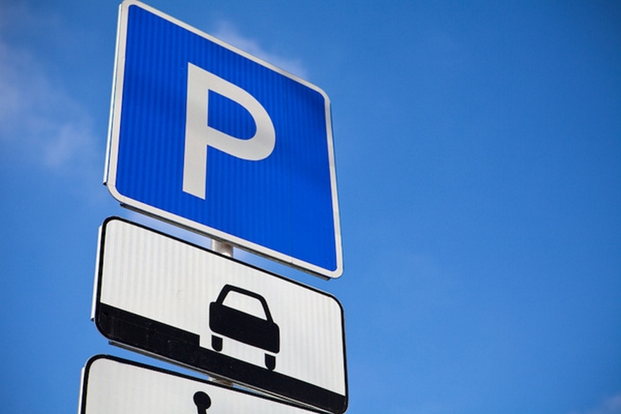 В Киеве временно отменили плату за парковки