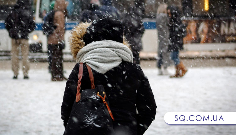 У Києві випав сніг: на дороги вивели спецтехніку
