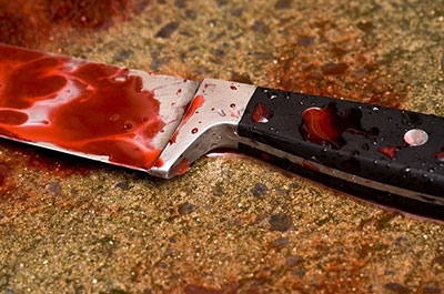 На трассе под Киевом мужчину ударили ножом в живот
