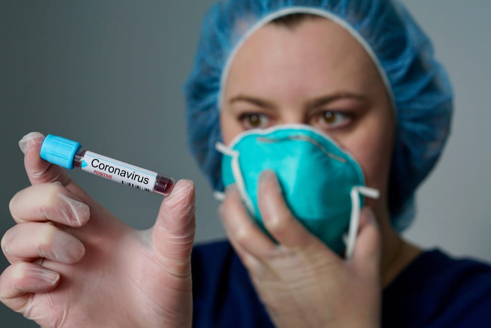 В киевских больницах находятся более тысячи больных коронавирусом